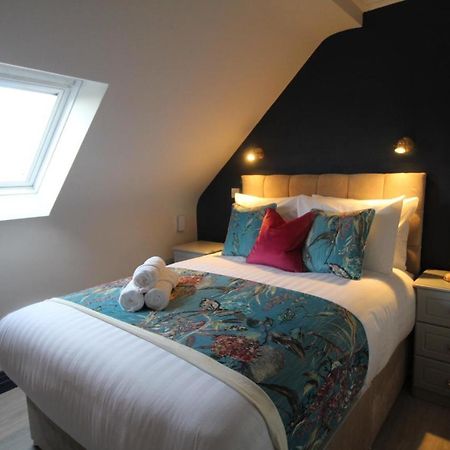 The Dutch Tulip Hostel มาลโลว์ ภายนอก รูปภาพ