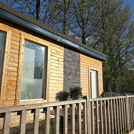 The Dutch Tulip Hostel มาลโลว์ ภายนอก รูปภาพ