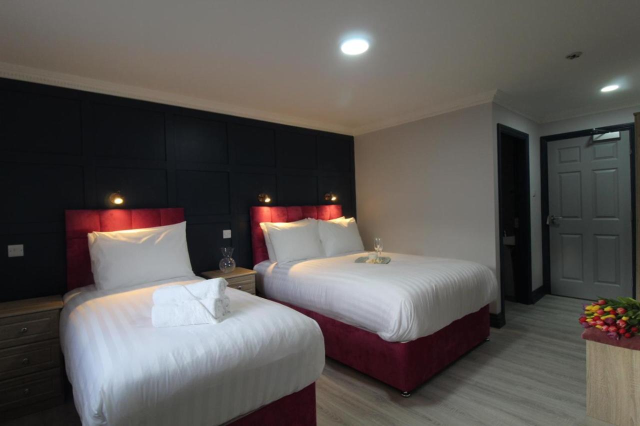 The Dutch Tulip Hostel มาลโลว์ ภายนอก รูปภาพ