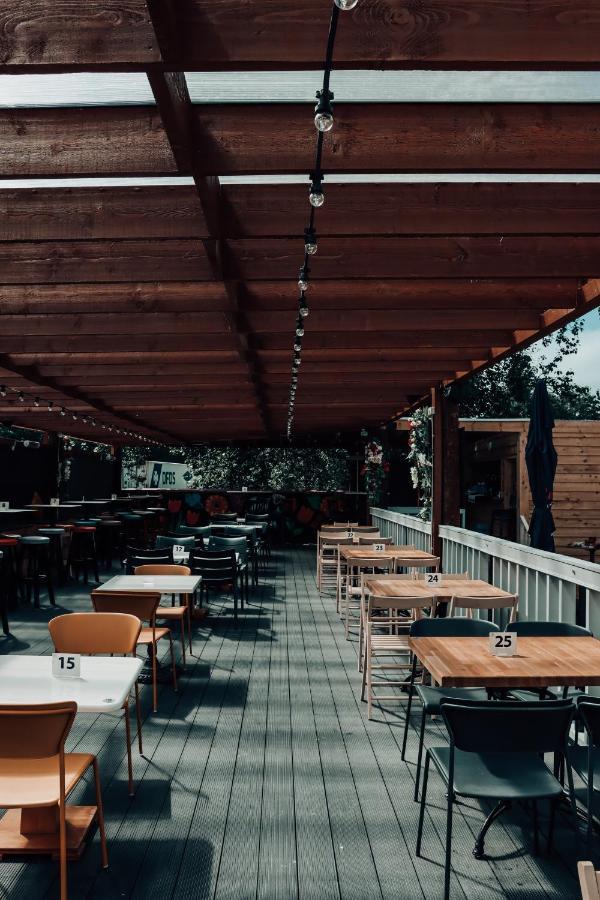 The Dutch Tulip Hostel มาลโลว์ ภายนอก รูปภาพ