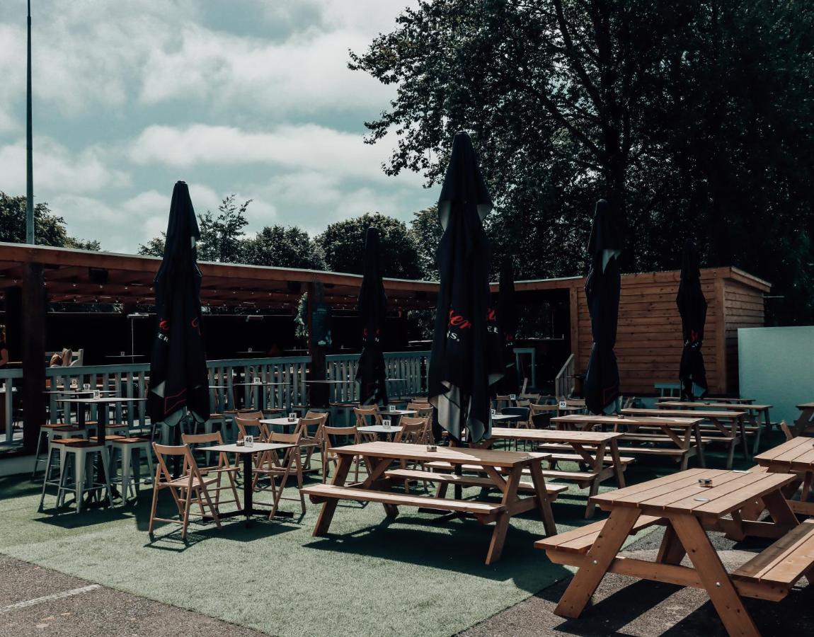 The Dutch Tulip Hostel มาลโลว์ ภายนอก รูปภาพ