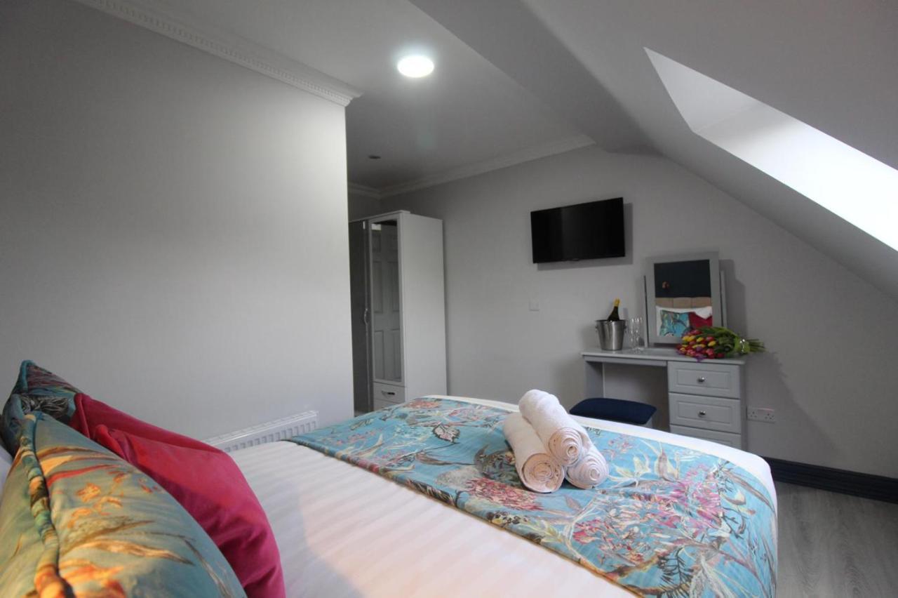 The Dutch Tulip Hostel มาลโลว์ ภายนอก รูปภาพ
